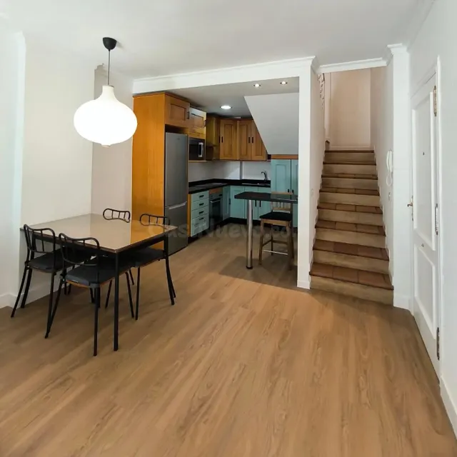 Ático dúplex de diseño totalmente reformado en pleno centro  - foto 2