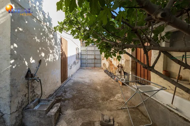 Atención promotores. Casa para derribar y hacer bloque de hasta 720 m2 de obra en Maracena centro — 12