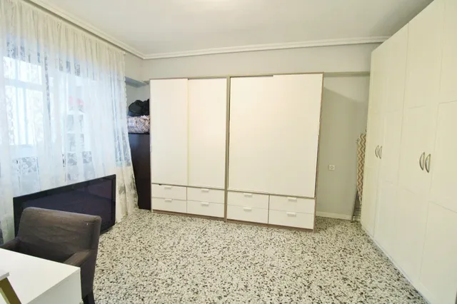 ¡Oportunidad única de inversión en Alicante! Piso en venta en Calle Pinoso, — 22