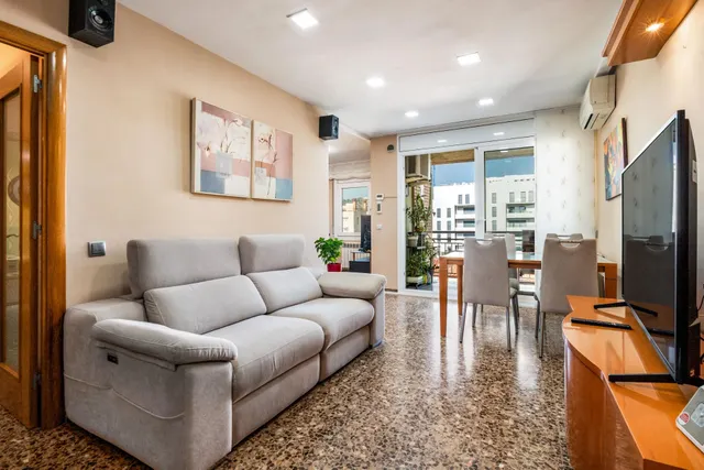 DÚPLEX con 3 DORMITORIOS mas BUHARDILLA, 2 BAÑOS, BALCÓN, VI - foto 3