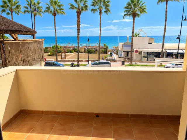 Piso en primera linea de playa en Torremolinos — 2
