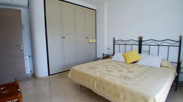 IMPRESIONANTE CHALET EN ALFAS DEL PI — 32