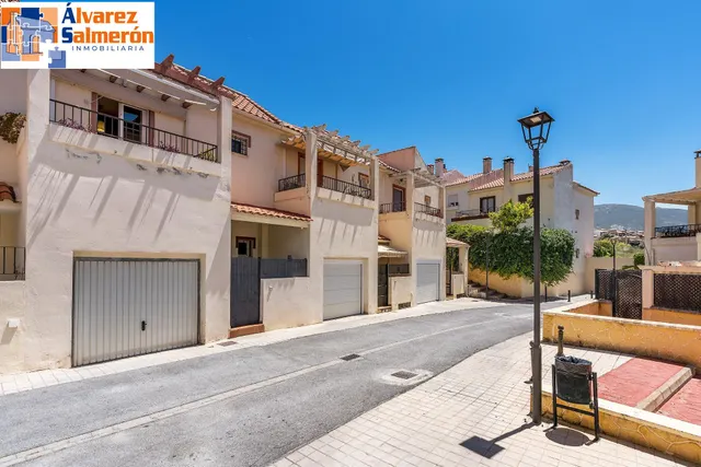 ADOSADA EN URBANIZACIÓN EN HUETOR VEGA — 47