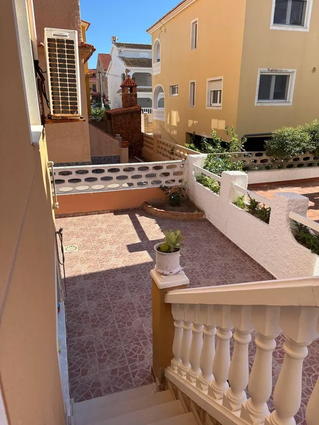Chalet pareado con vistas al mar en Playa del Rey: un hogar junto al Mediterráneo para todo el año — 50