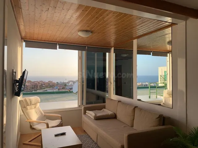 Coqueto apartamento reformado con vistas al mar en Loma Dos