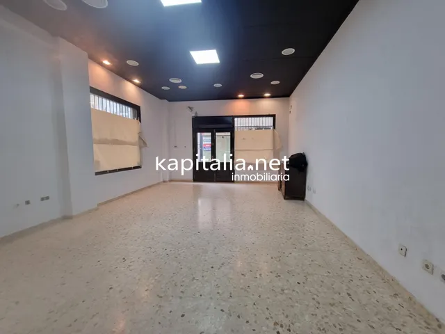 Local comercial chaflan en alquiler en Ontinyent