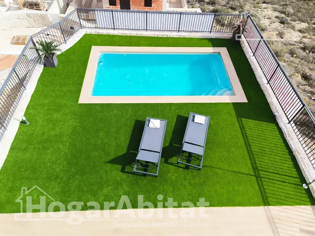 PRECIOSO ADOSADO A ESTRENAR CON PISCINA PRIVADA Y TERRAZA — 10