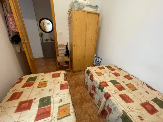 Apartamento con garaje y piscina en el centro de Torrevieja — 25
