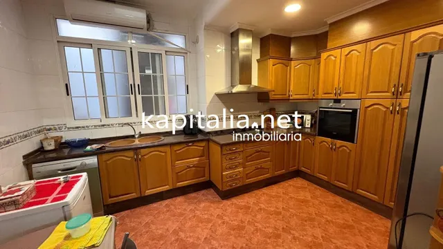 GRAN CASA A LA VENTA DE MAS DE 550MTRS A TAN SOLO 5 MINUTOS  - foto 5