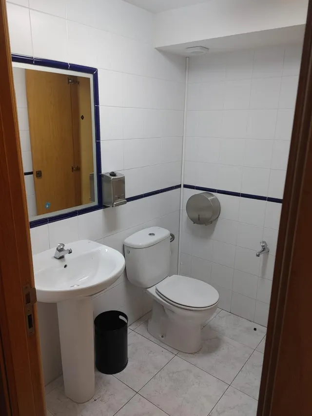 Local comercial 389m² en venta - Santa Margarita-Los Puentes — 27