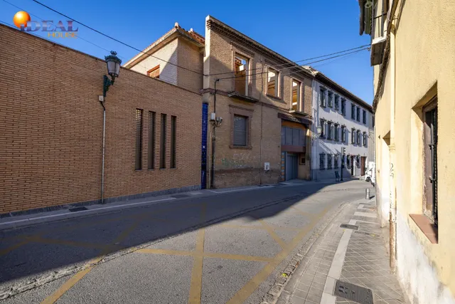 Barrio del Realejo. Sacamos a la venta dos plazas de garaje para coche muy grande. — 4
