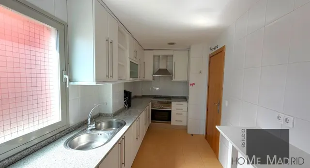 ESTUDIO HOME MADRID OFRECE vivienda de 99 m2 construidos, en urbanización cerrada, en la zona de Montecarmelo. — 6