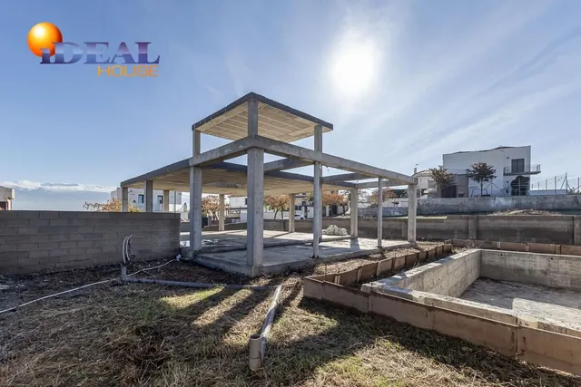 Parcela exclusiva con estructura de Chalet independiente y piscina en Urb. El Montecillo, Las Gabias — 24