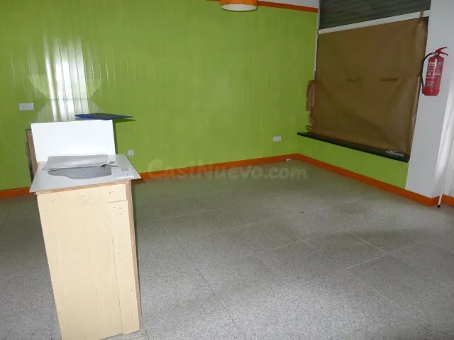 Local cerca del campus universitario — 2
