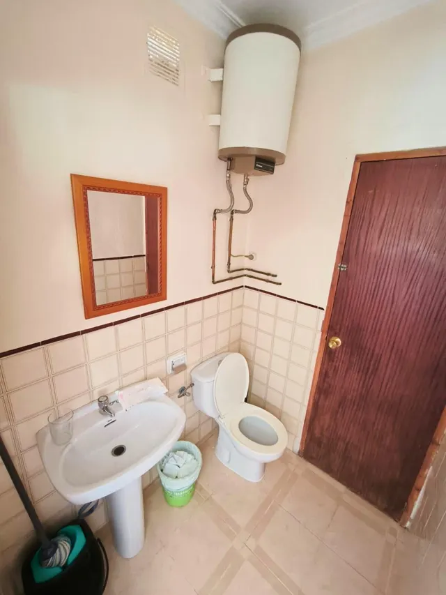 VENTA DE CASA CON LOCAL COMERCIAL — 8