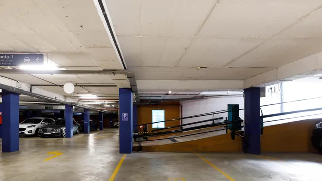 Parking 12m² en alquiler - Zona Franca — 14