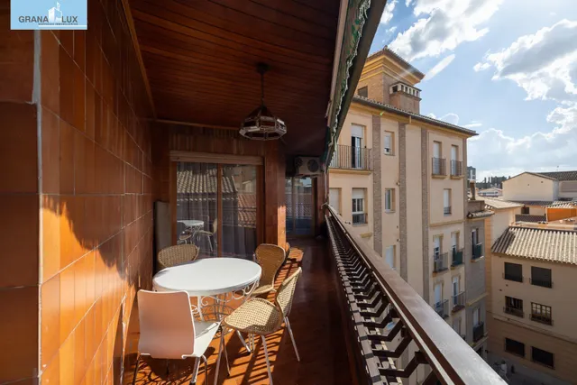 Piso y cochera en venta junto Acera de Darro. — 18