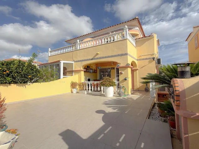 MAGNIFICO CHALET PAREADO TOTALMENTE REFORMADO Y CON PISCINA  - foto 4