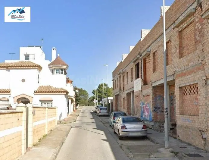 Venta de  4 Casas Adosadas + 19 Garajes en  Puerto Real (Cádiz)