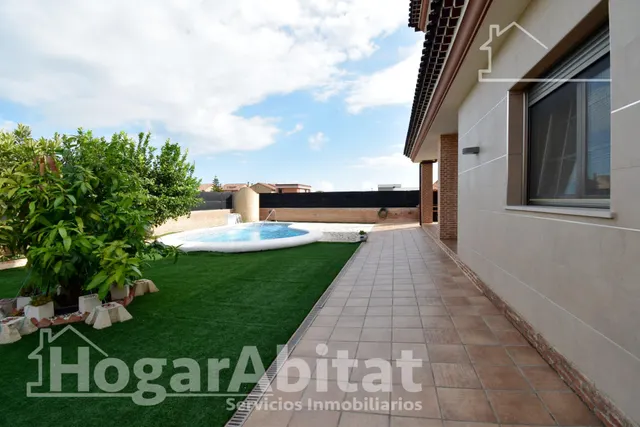 ESPECTACULAR CHALET CON PISCINA, GARAJE, TERRAZA Y ASCENSOR — 14