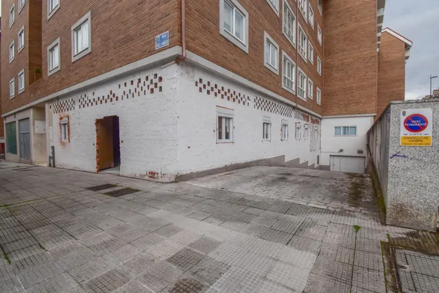 ESPACIOSO LOCAL DE 162 M2 EN LA BARCALA — 2