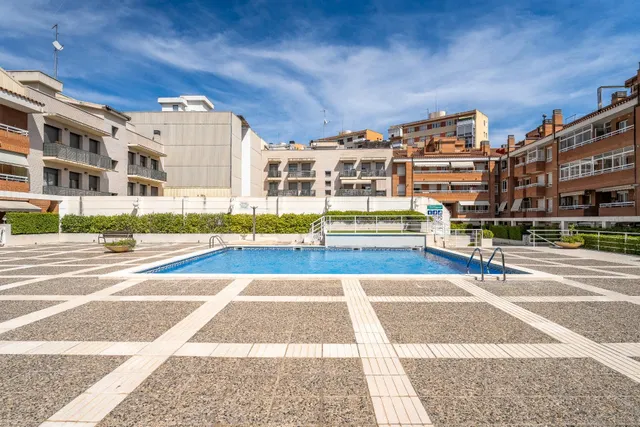 Piso con piscina zona alta de Reus — 34