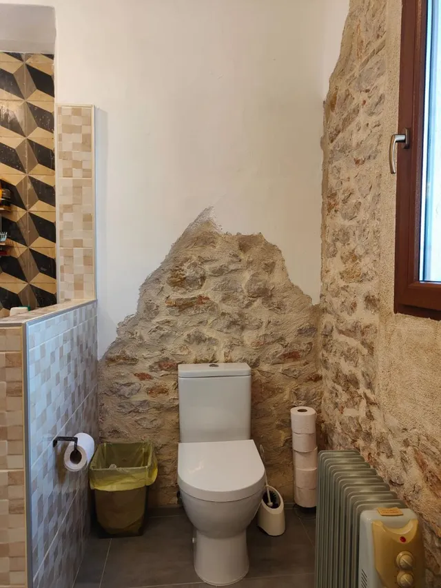 Parcela de 12.137 m2 con casa rústica habitable y bonitas vistas al mar y al Peñón de Ifach  - Benissa — 12