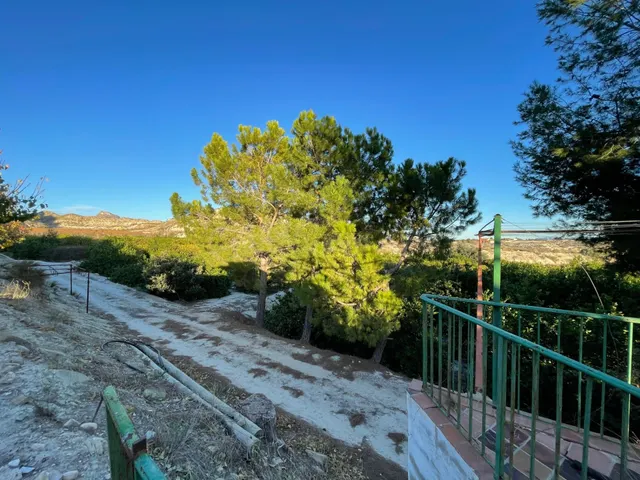 Casa con gran terreno en El Fenazar - foto 4
