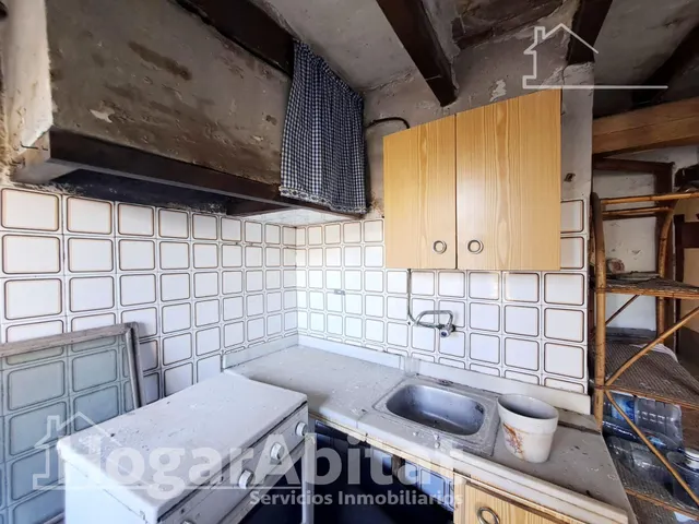 AMPLIA CASA CON 2 TERRAZAS PARA REFORMAR EN EL CENTRO — 19