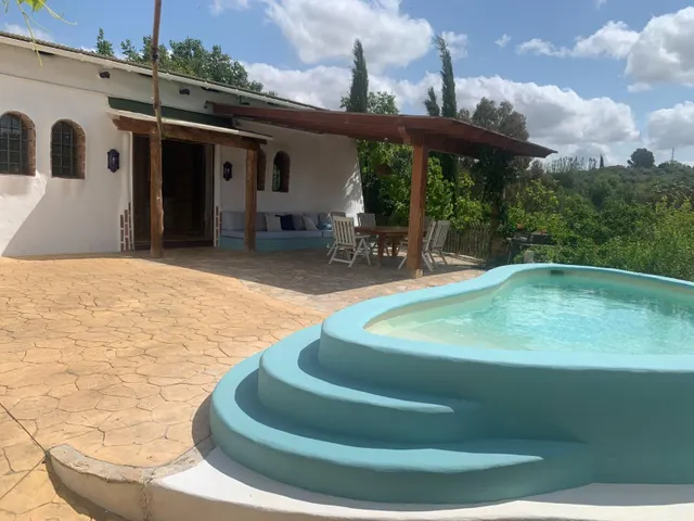 Se alquila chalet en coin buena zona — 6