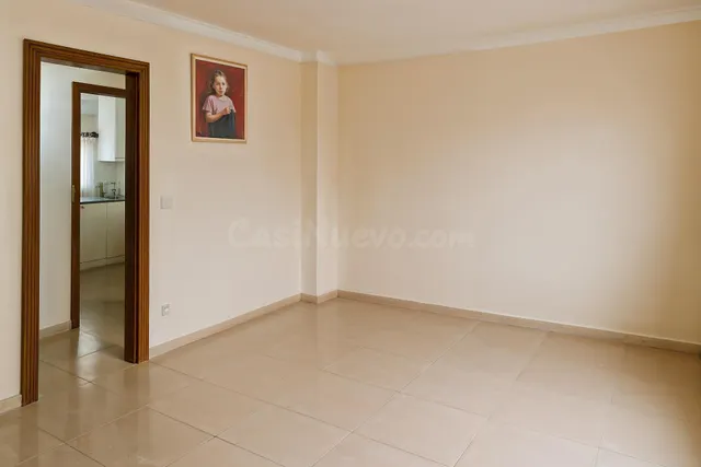 PISO CÉNTRICO CON BALCÓN, ASCENSOR Y UBICACIÓN PRIVILEGIADA - foto 4