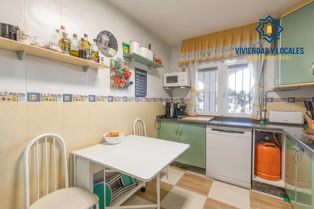 Casa en Armilla con terraza, patio y amplia cochera — 11