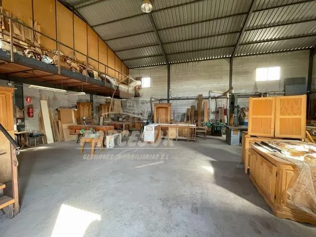 ZONA HIGUERON- Pacela de 2.500 m con NAVE de 300 m2. No hipo - foto 3