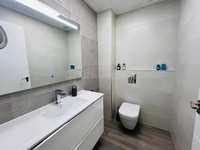 EXCLUSIVO CHALET ADOSADO DE DISEÑO CON SOLÁRIUM PRIVADO Y CA - foto 4