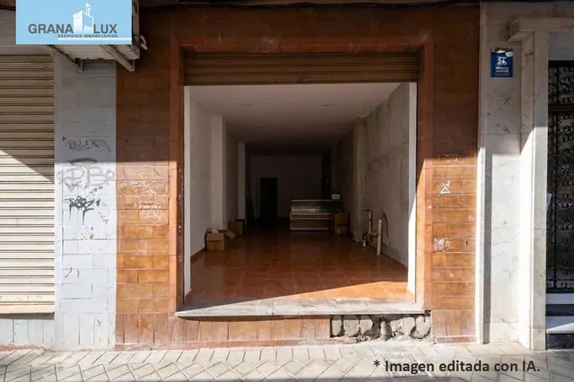 Local comercial junto a calle Alhamar. Ideal para oficina, despacho o almacén. Muy económico — 18