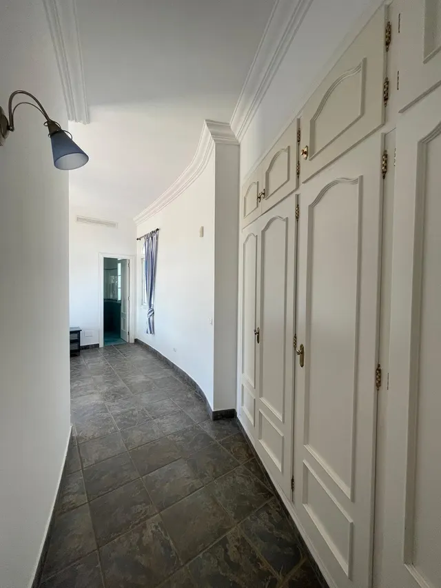 Exclusiva villa en Mijas Golf con vistas a la montaña y piscina privada — 36