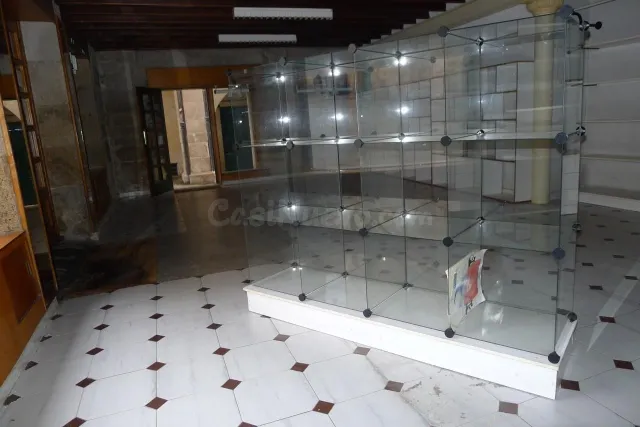 Bajo en alquiler en zona Catedral. - foto 3