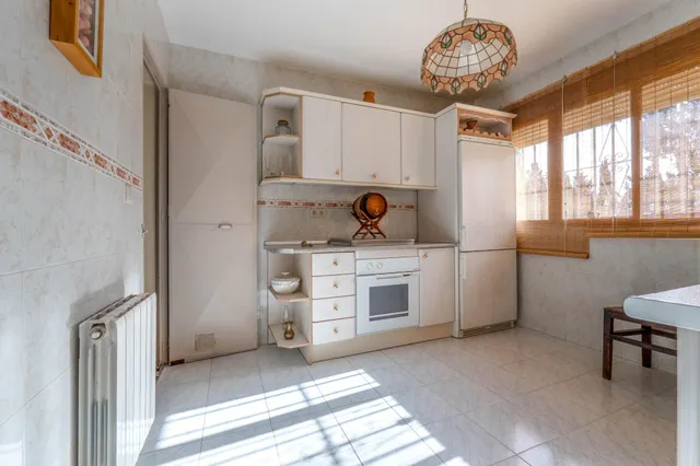 EXCLUSIVA VIVIENDA CON PISCINA PRIVADA EN URBANIZACIÓN "EL TORREÓN" EN ALBOLOTE. — 8