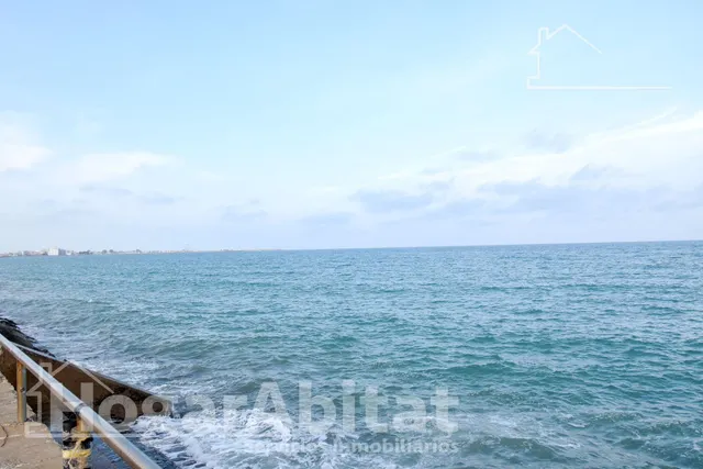 TERRENO URBANO EN PRIMERA LÍNEA JUNTO AL MAR — 12