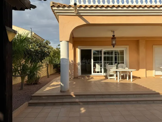 Villa familiar junto al mar: a 200 m de la playa de arena, p - foto 2