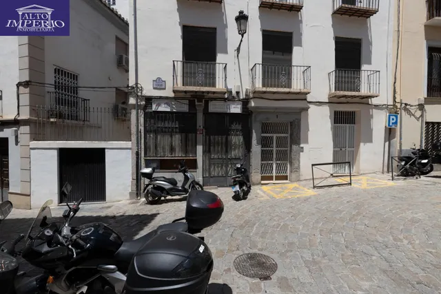 Invierte en una ubicación privilegiada en el corazón de Granada — 27