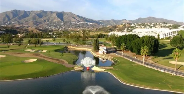 *** APARTAMENTO A LA VENTA FRENTE A LA PLAYA Y ORIENTADO AL SUROESTE — 25