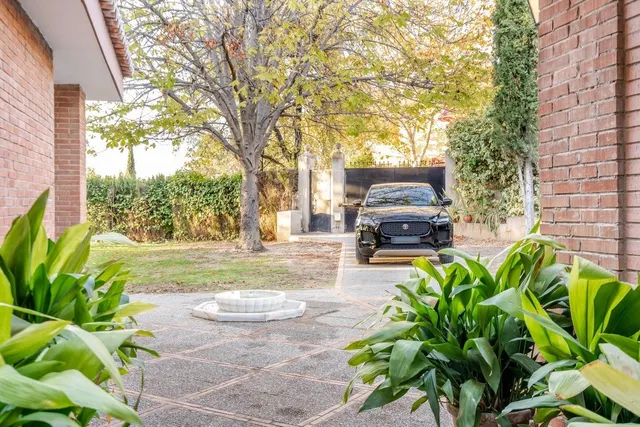 chalet independiente con la mejor parcela en la prestigiosa  urbanización de el serrallo — 25