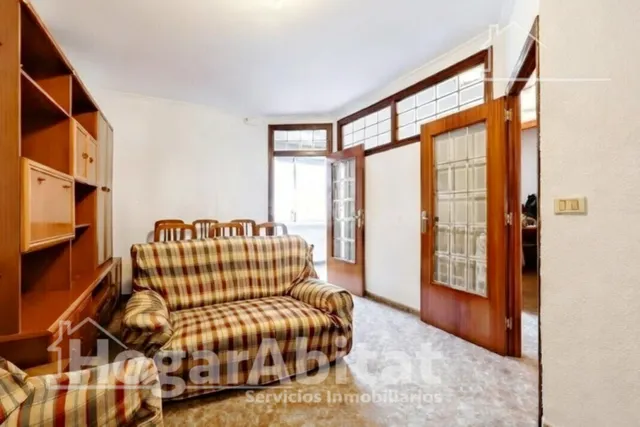 AMPLIA CASA CON TERRAZA Y 7 DORMITORIOS — 3