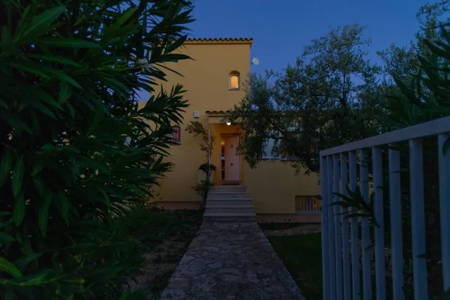 Magnifica villa de 347m2, situada a 1ª línea de mar — 29