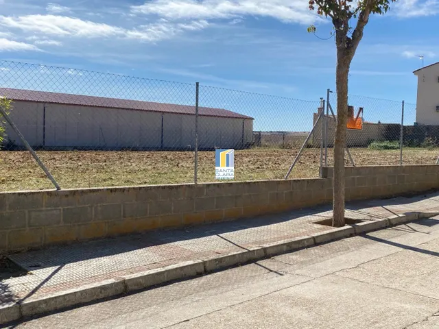 PARCELA URBANA EN VENTA EN CORRALES DEL VINO (ZAMORA) — 4