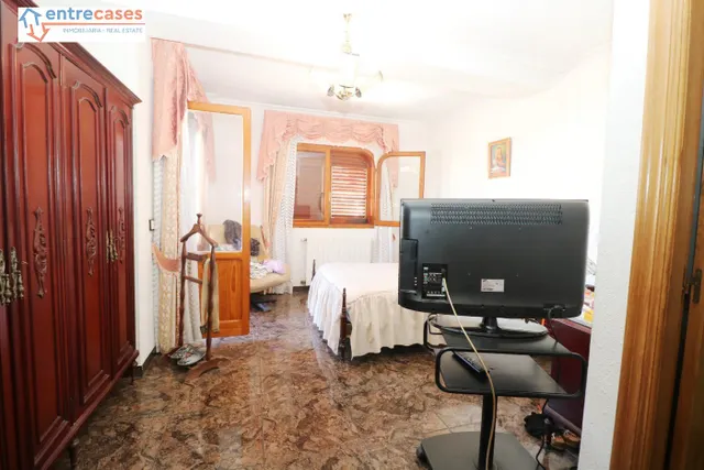 CASA INDEPENDIENTE CON LOCAL — 7