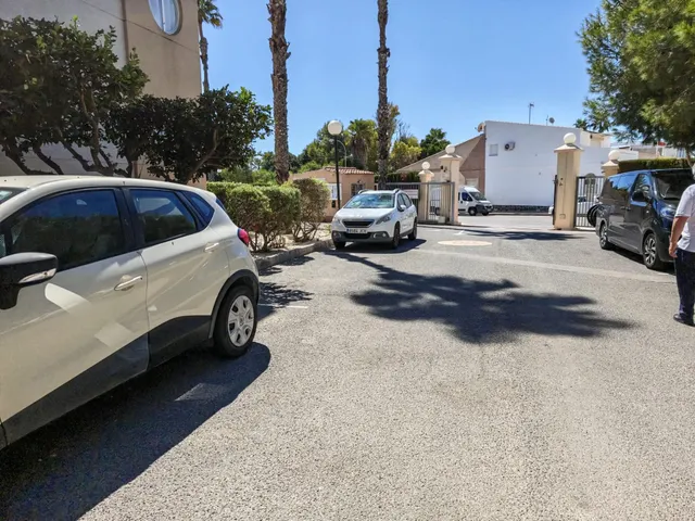 APARTAMENTO DE 2 DORMITORIOS CON PISCINA, APARCAMIENTO Y GRAN BALCÓN CERRADO EN TORREVIEJA — 18