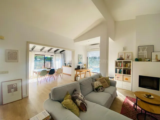Encantadora casa en Bahia Grande, Llucmajor, con piscina, jardín mediterráneo y terrazas cubiertas — 4