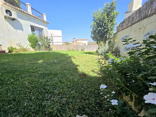 Chalet independiente con gran jardín y espectaculares vistas al mar — 35